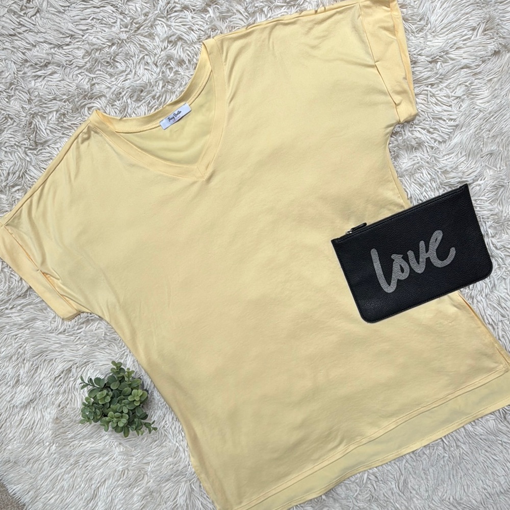 Jenny Boston V-Neck Tee 💗 Yellow